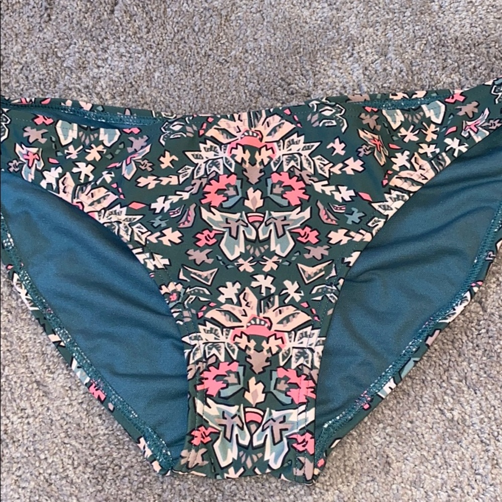 Patterned bathing suit bottoms